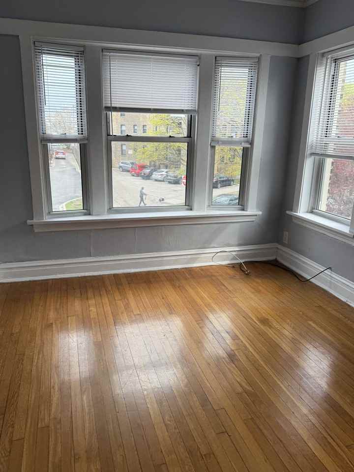 5958 N Paulina St #1 - Photo 4 of 11
