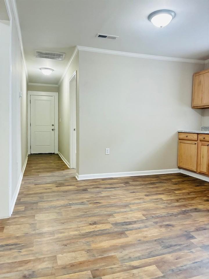 320 E Sumter St - Photo 5 of 23