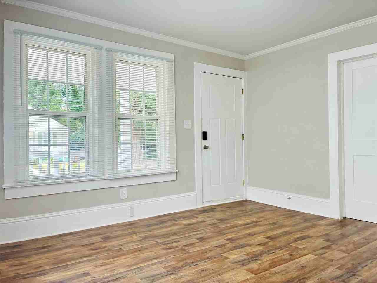 320 E Sumter St - Photo 7 of 23