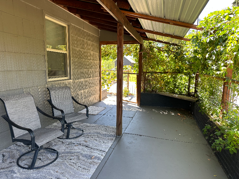 1113 W Main St - Photo 4 of 20