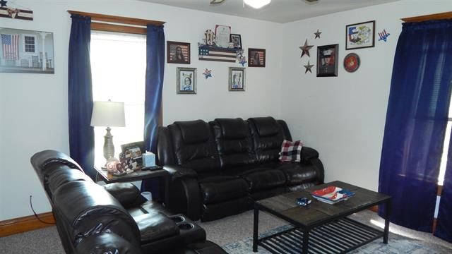 386 Ellen St - Photo 2 of 8
