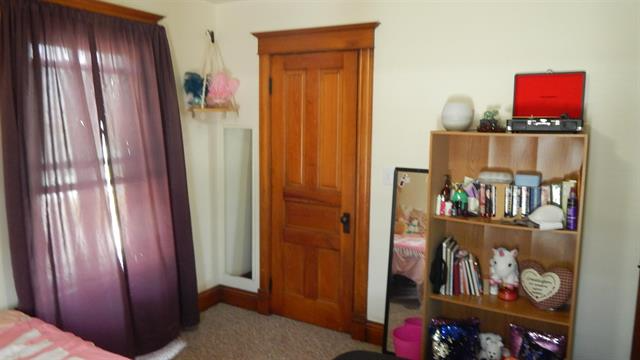 386 Ellen St - Photo 3 of 8