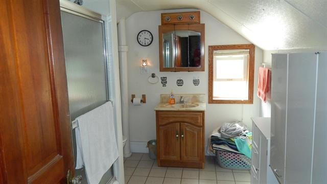 386 Ellen St - Photo 6 of 8