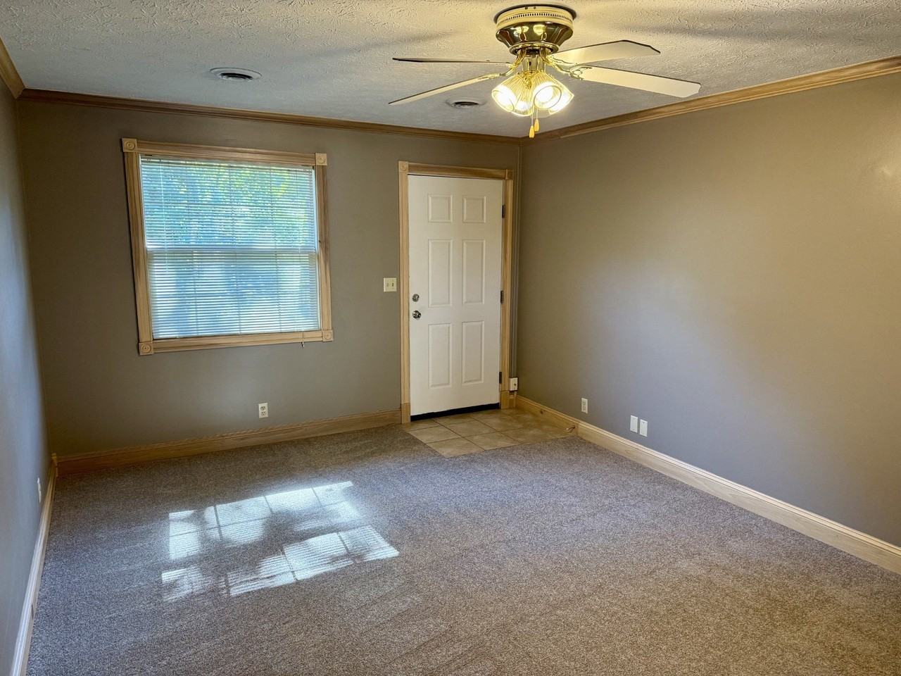 1616 Spring Valley Dr - Photo 2 of 18