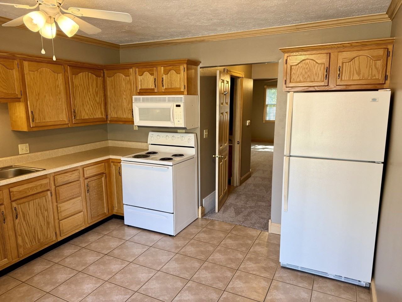 1616 Spring Valley Dr - Photo 5 of 18