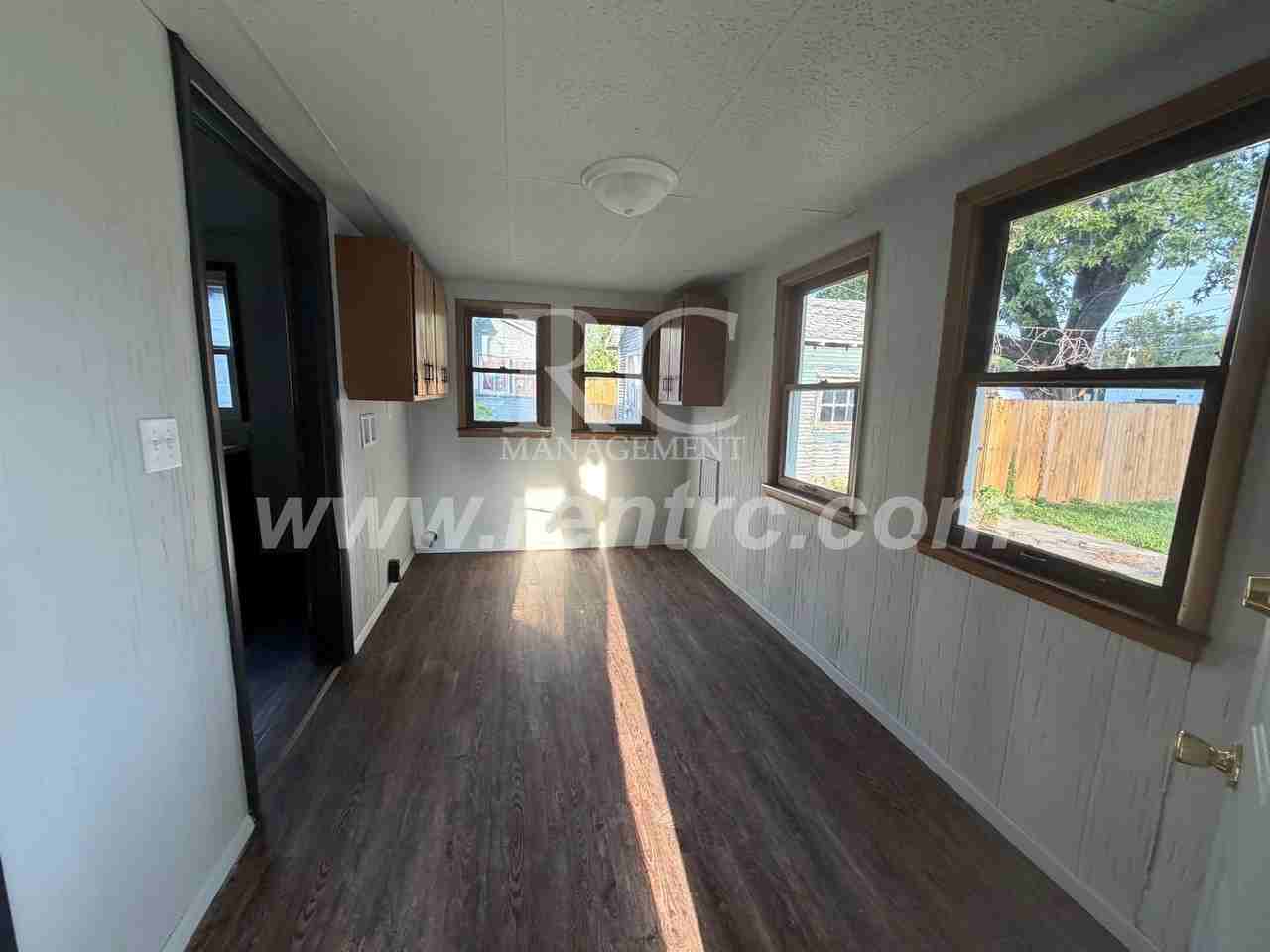 121 Warrington Ave - Photo 6 of 16