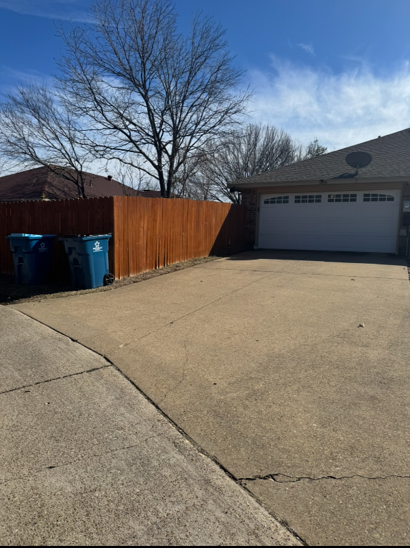 903 Teakwood Ln - Photo 3 of 17
