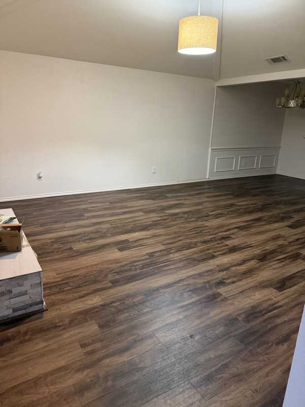 903 Teakwood Ln - Photo 4 of 17