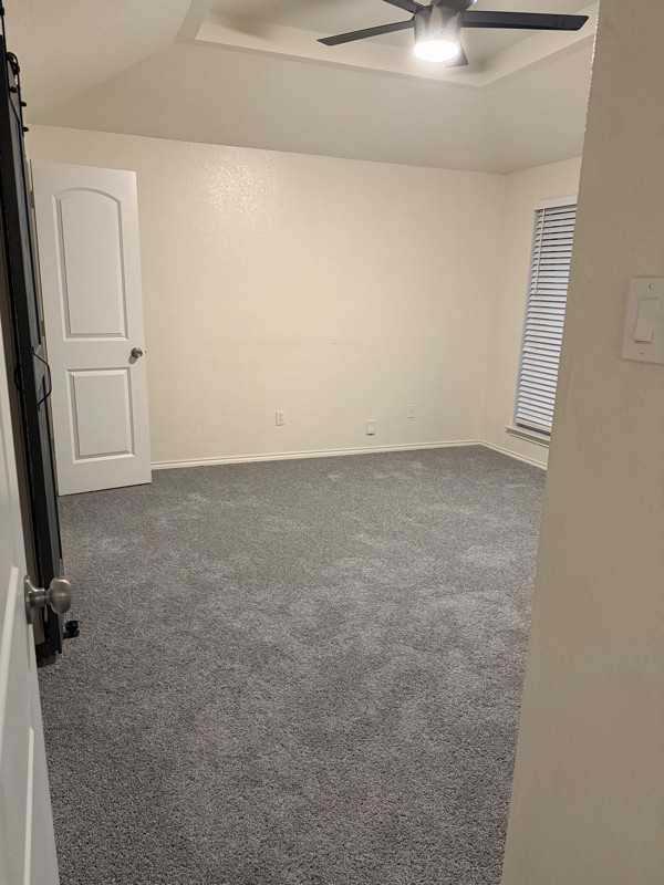 903 Teakwood Ln - Photo 6 of 17