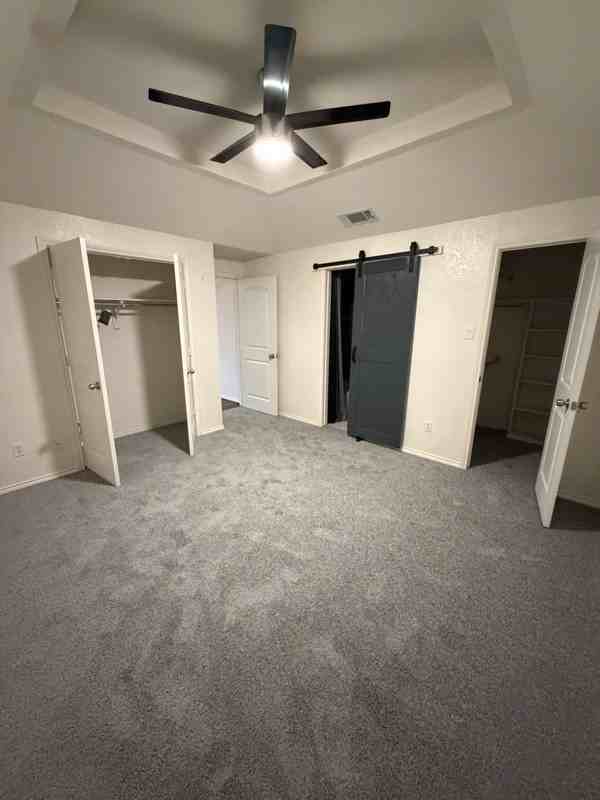 903 Teakwood Ln - Photo 7 of 17