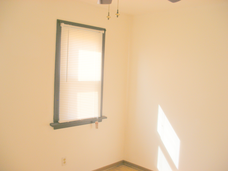 2913 Endicott Ave - Photo 4 of 7