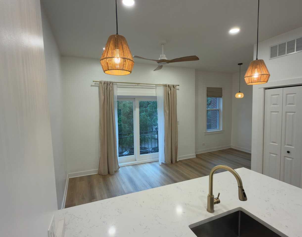 1529 N Maplewood Ave #2 - Photo 5 of 15