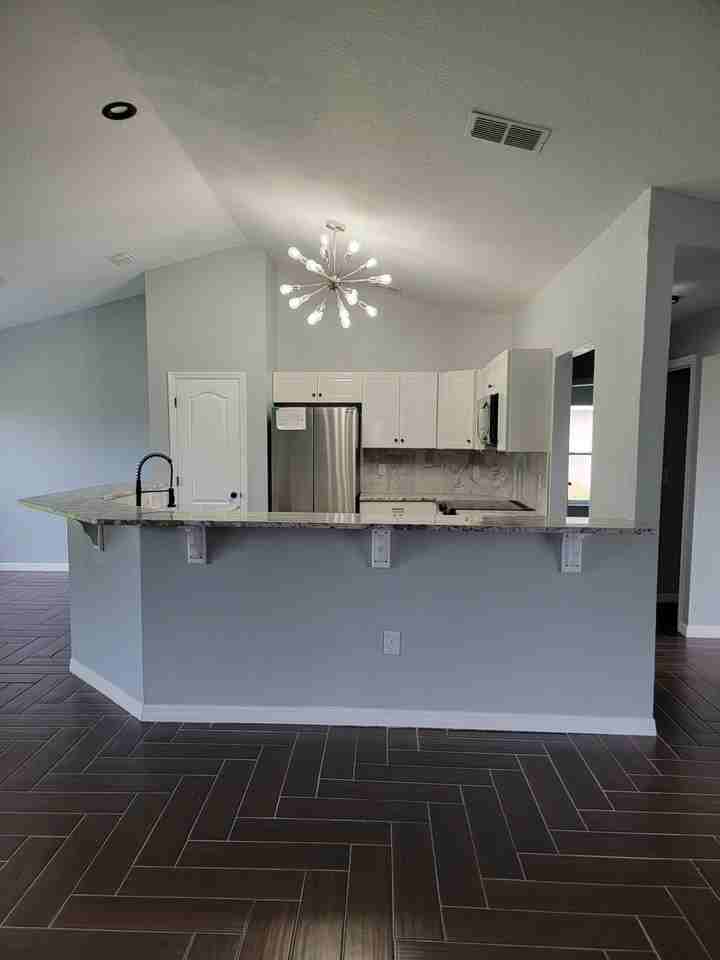7704 Canterbury Cir - Photo 2 of 23