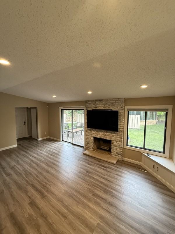 1181 Weston Ln N - Photo 2 of 11