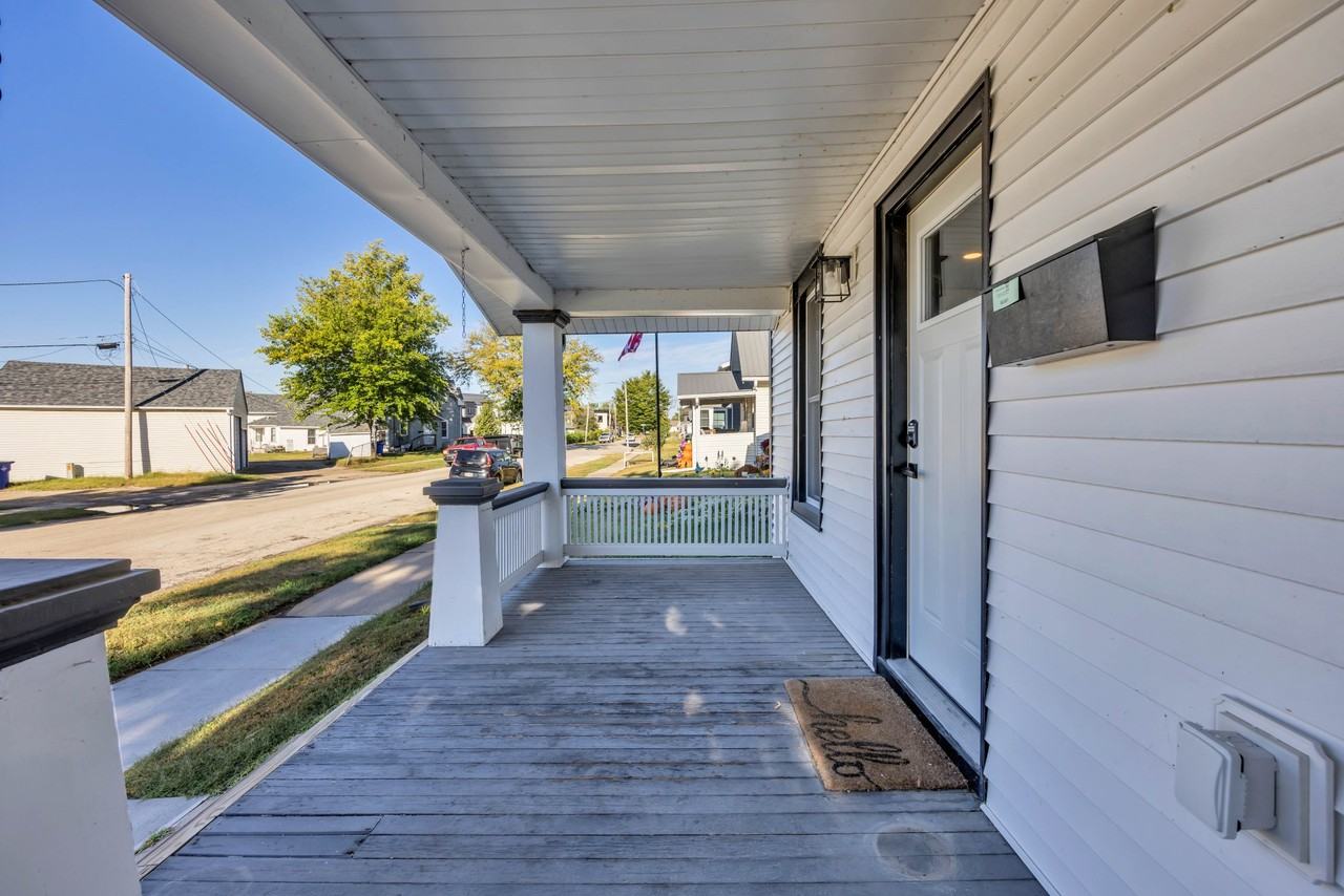 1819 D St Sw - Photo 2 of 28