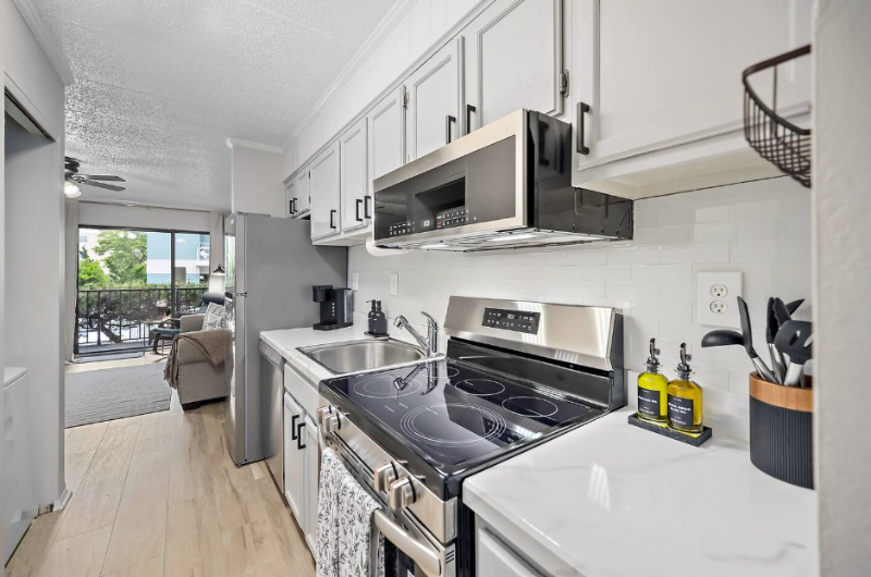 16 51st St #108 - Photo 6 of 18