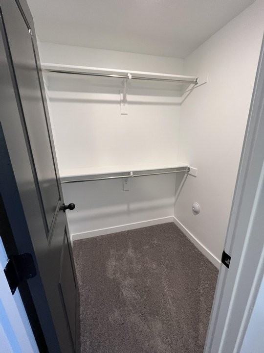 550 W Parkway Dr - Photo 6 of 17