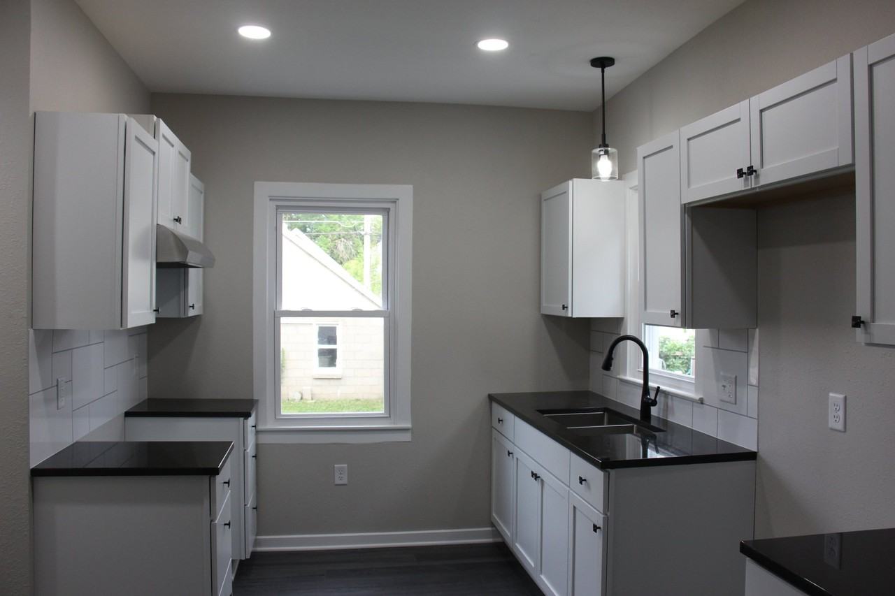 4617 N 37th St - Photo 4 of 12
