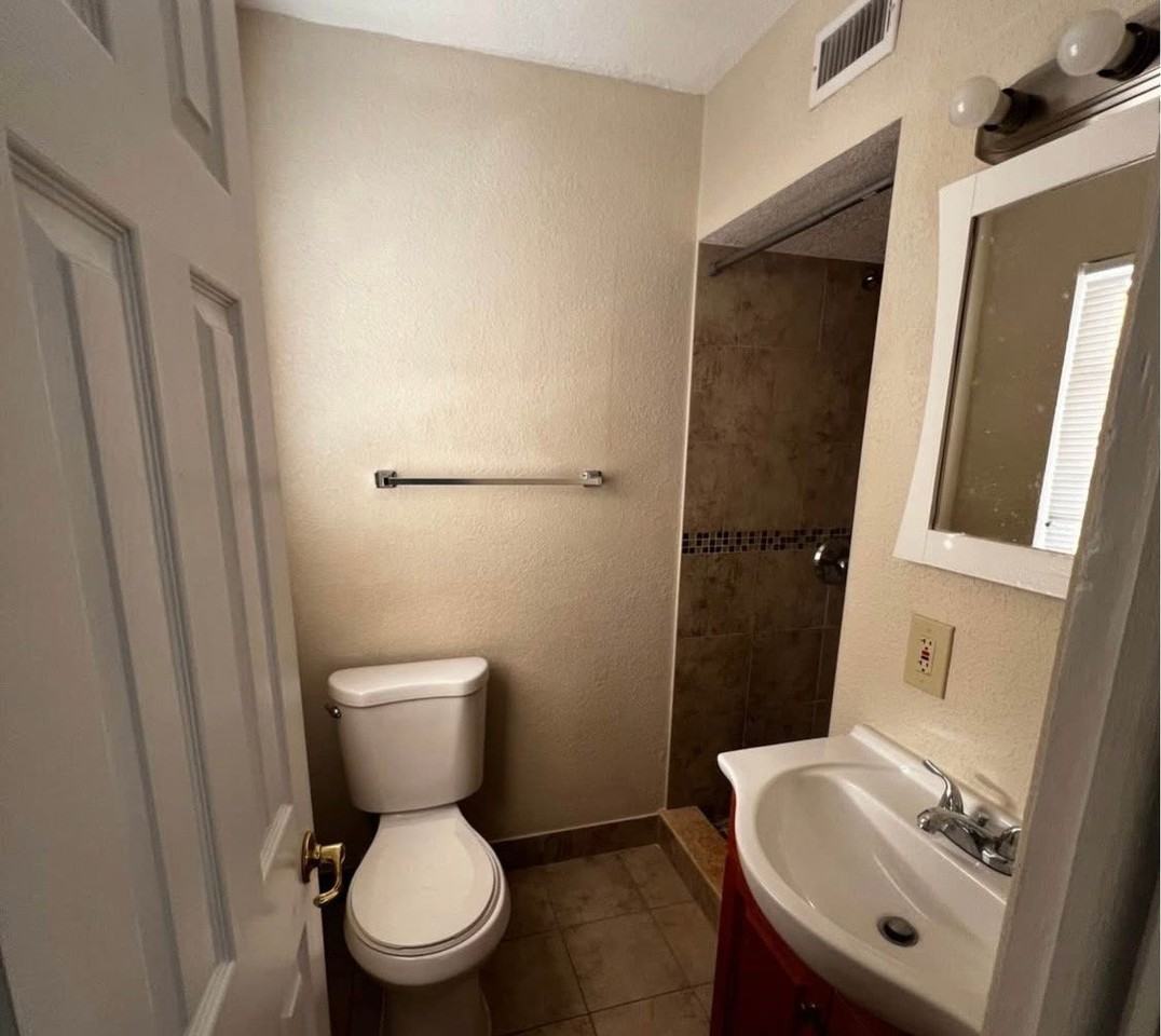 4024 Meadowbrook Ave - Photo 6 of 14