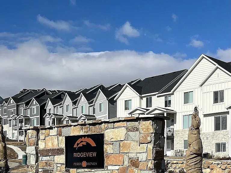 998 W Shadow Brook Ln #209 - Photo 2 of 23