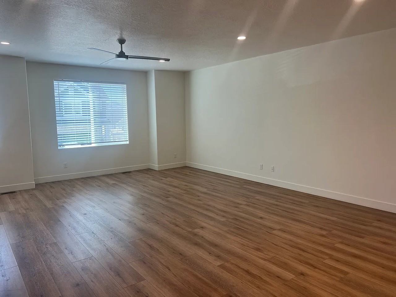 998 W Shadow Brook Ln #209 - Photo 5 of 23