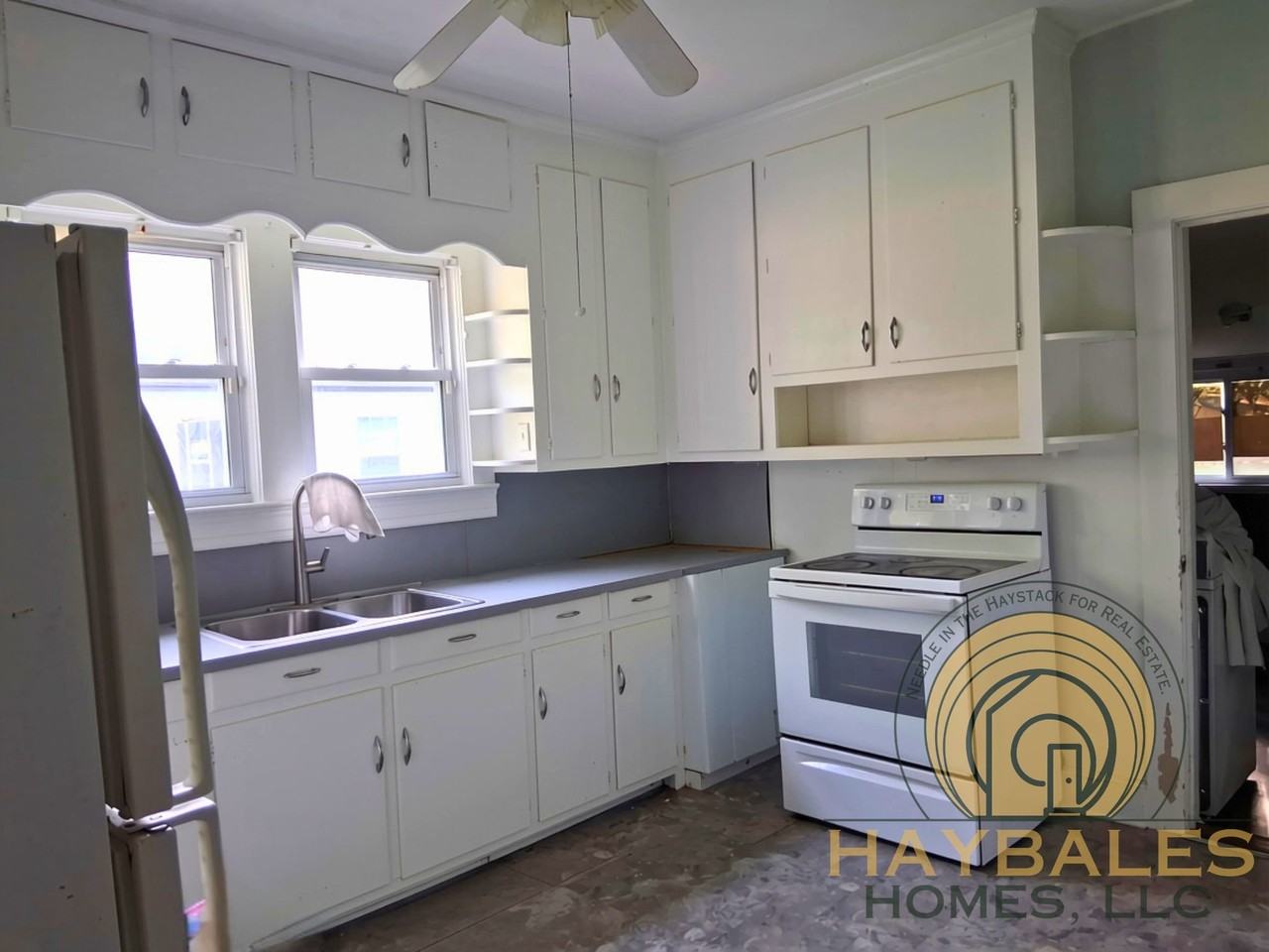 812 Barnes St - Photo 5 of 9