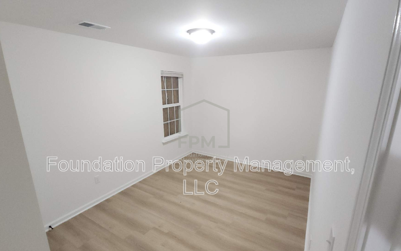 388 Bonnell Ave - Photo 7 of 13