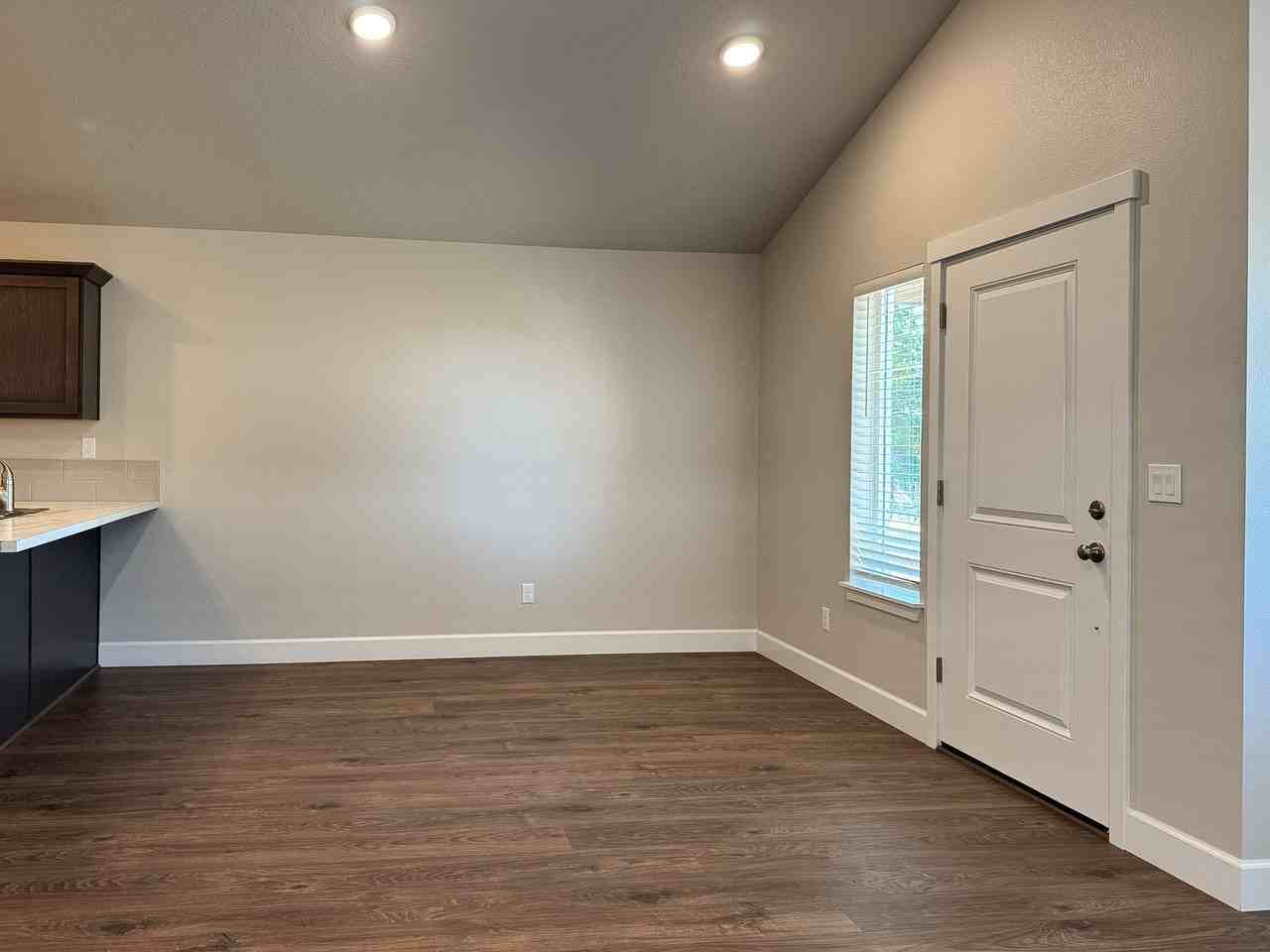 3998 Sw Obsidian Ave - Photo 4 of 20