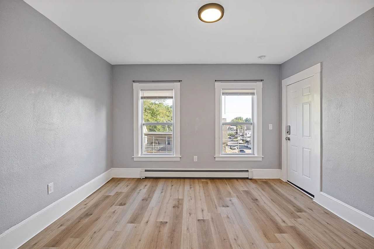 496 Bartlett St #2 - Photo 5 of 13