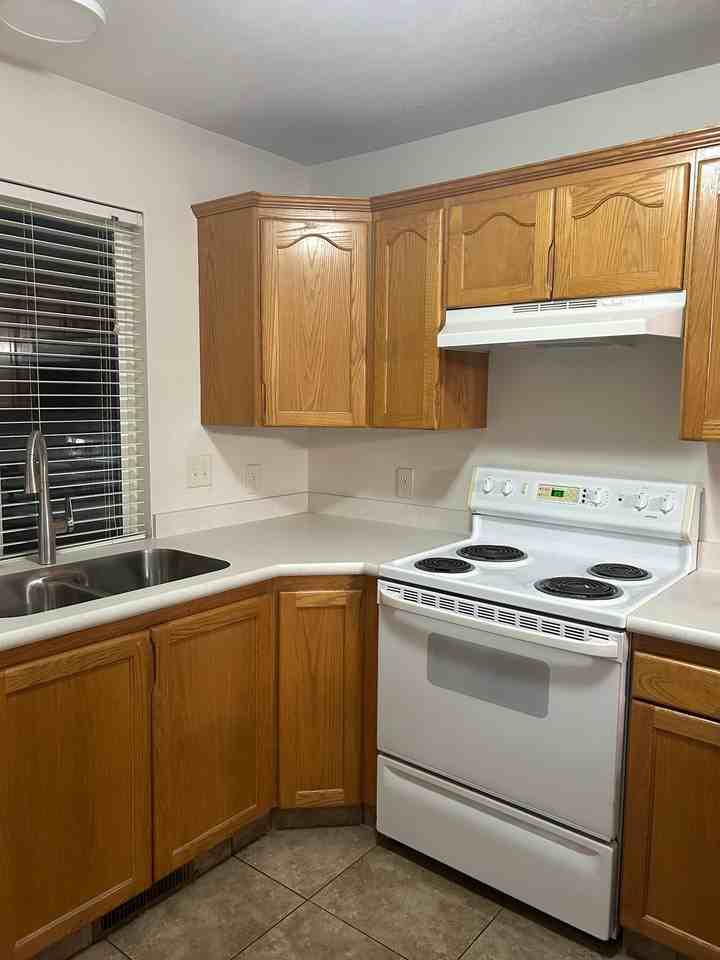 911 Eastsouth - Photo 6 of 13