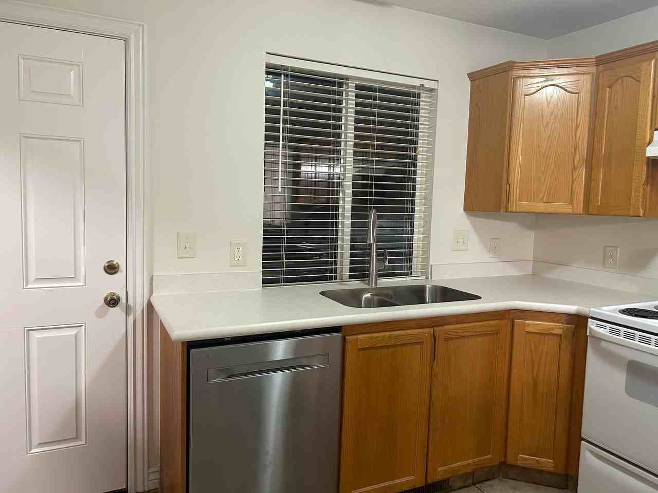 911 Eastsouth - Photo 7 of 13