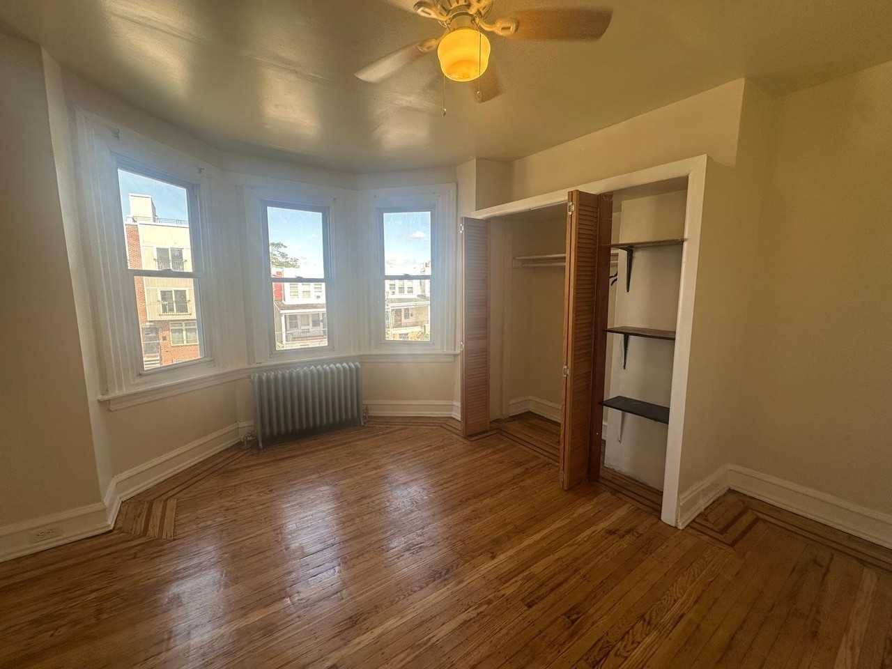 5628 Warrington Ave - Photo 4 of 20