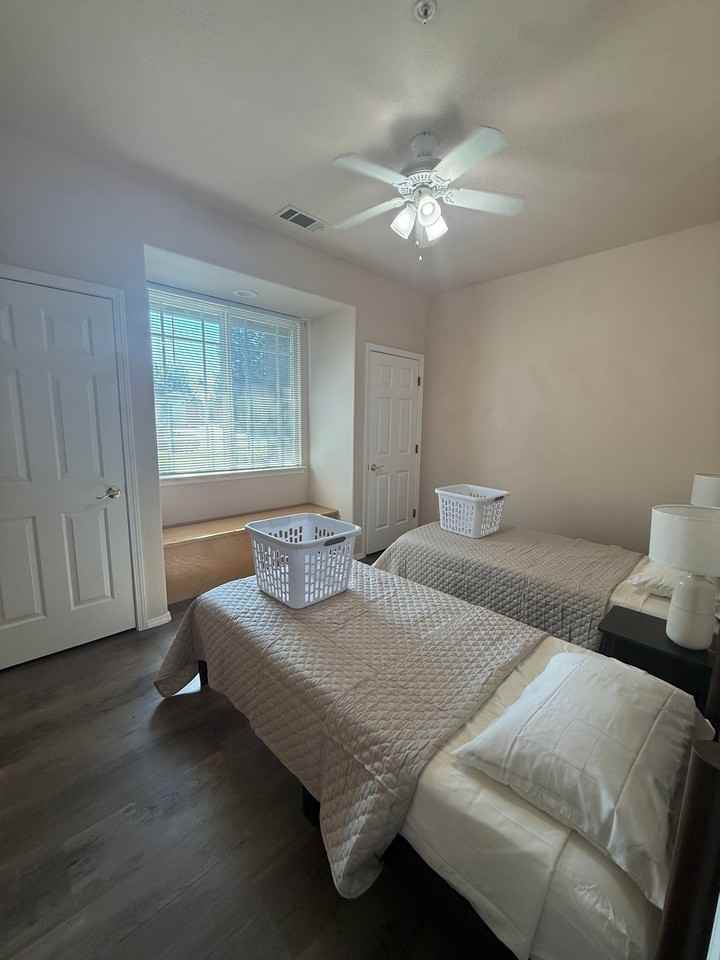 3438 Showboat Ct - Photo 3 of 5