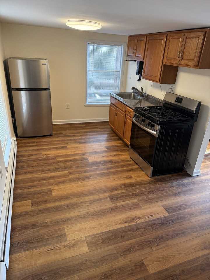 136 Porter Ave #4 - Photo 2 of 9