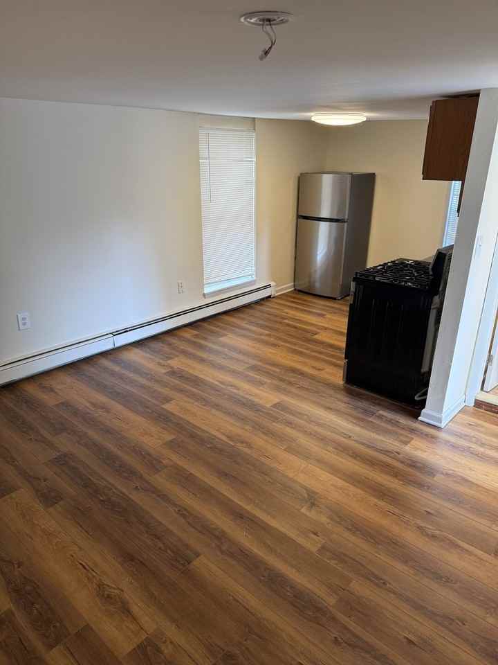 136 Porter Ave #4 - Photo 3 of 9