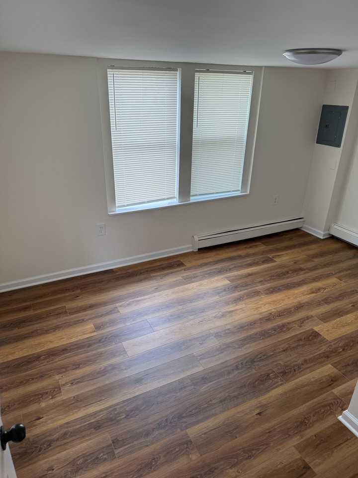 136 Porter Ave #4 - Photo 5 of 9