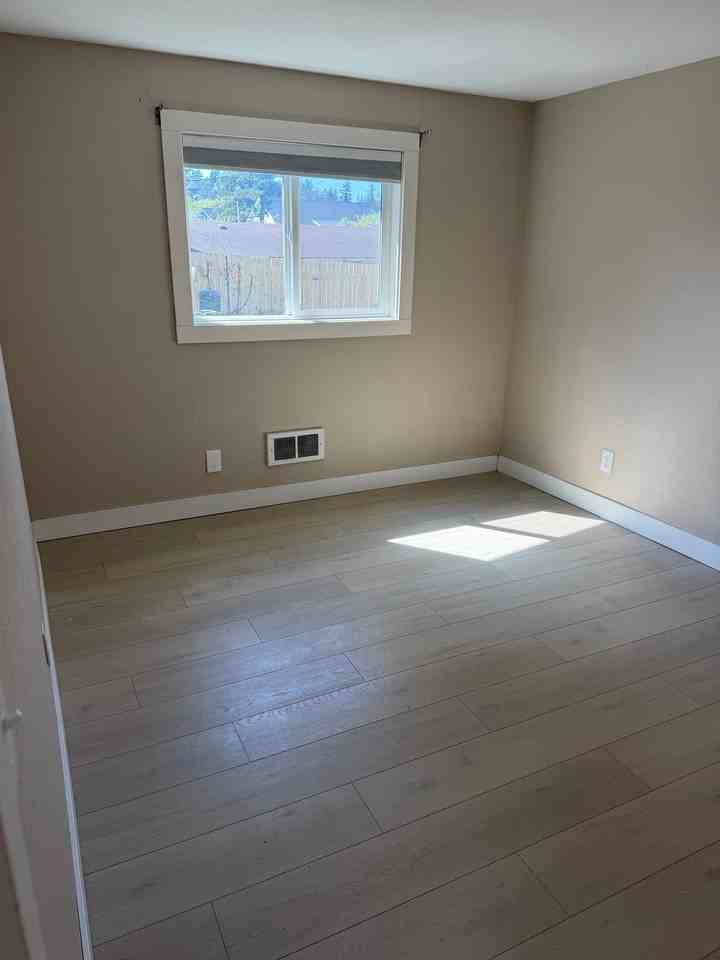 375 Caines St #B - Photo 2 of 10