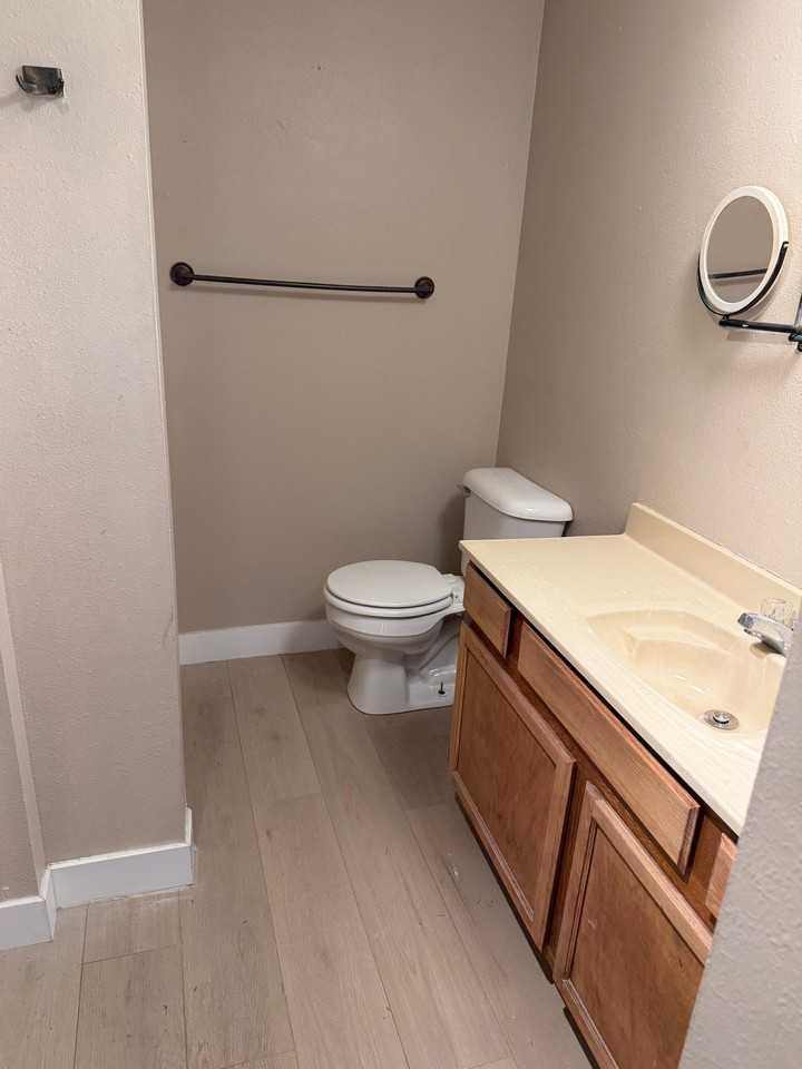 375 Caines St #B - Photo 5 of 10