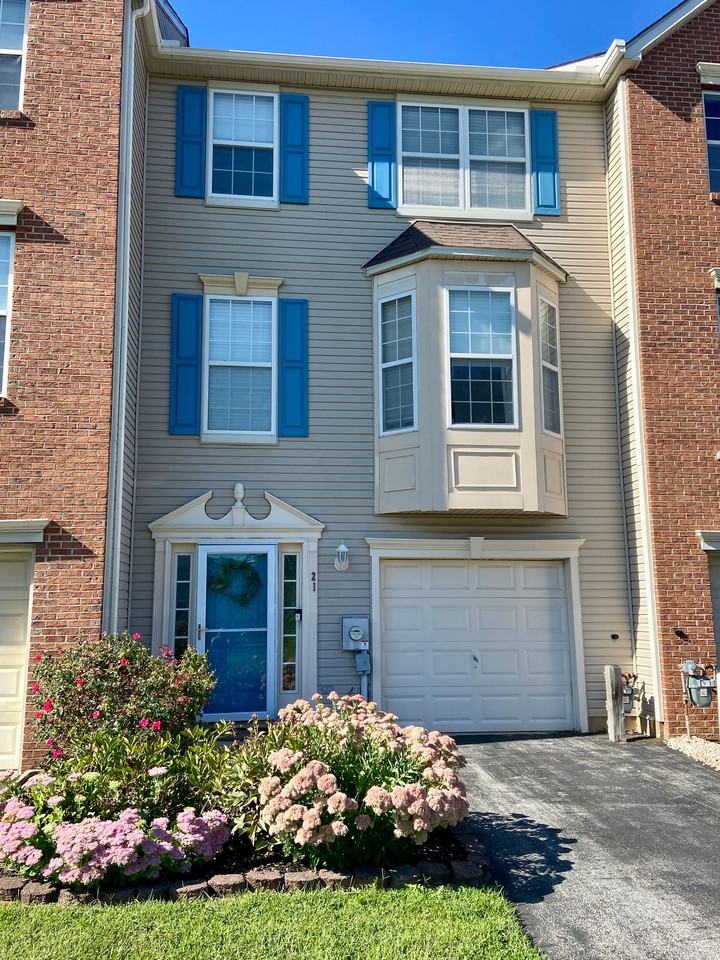 21 Shawn Ln - Photo 2 of 7