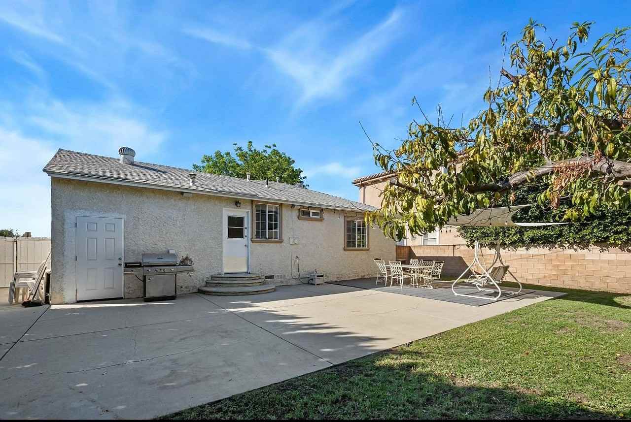 5874 Zelzah Ave - Photo 4 of 20