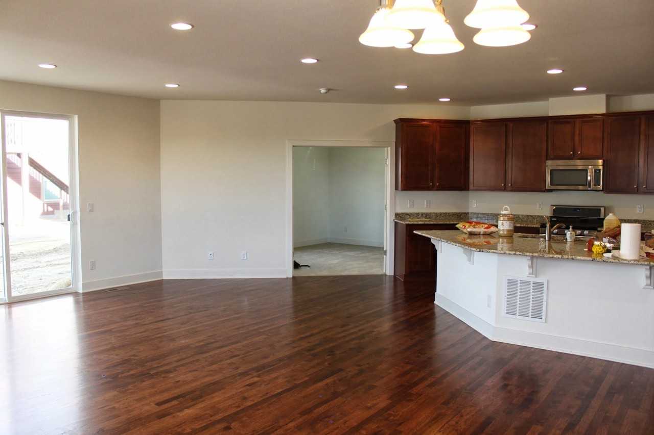 10334 Kenneth Dr - Photo 4 of 22