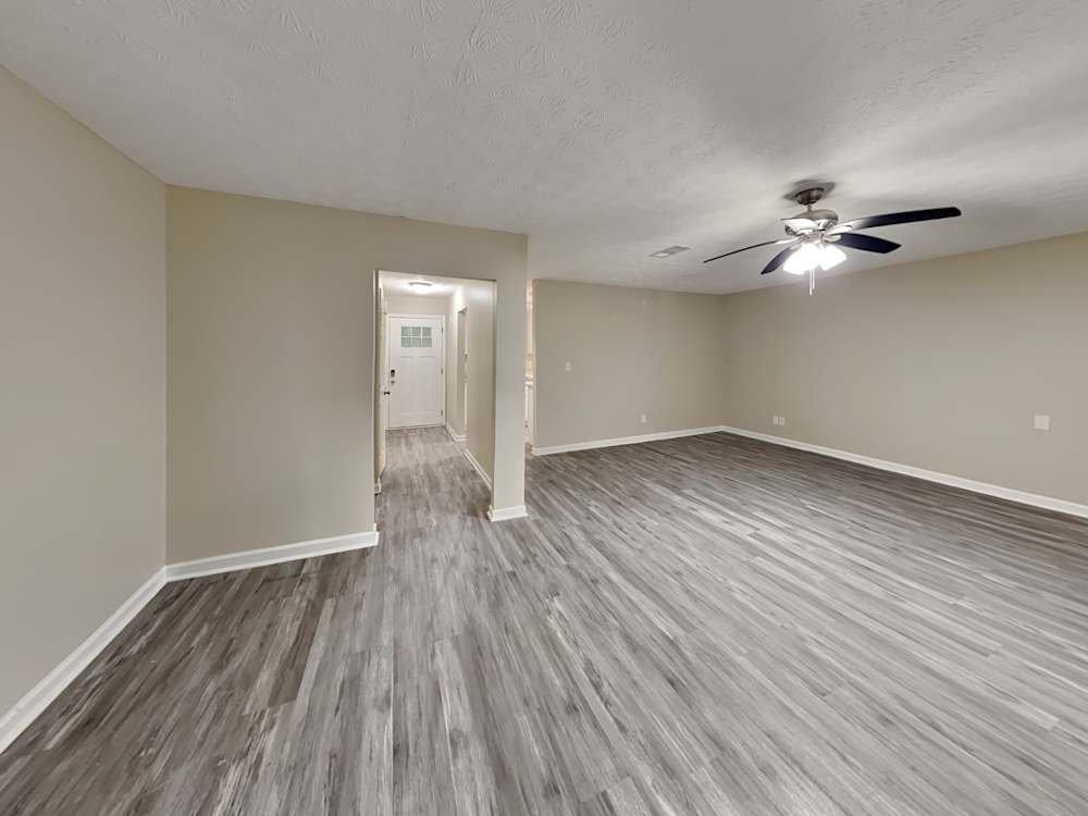 211 Huntridge Dr - Photo 2 of 6