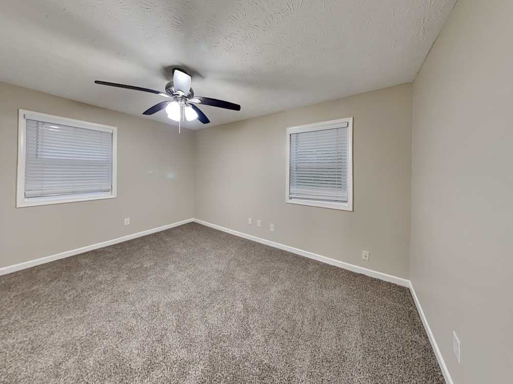 211 Huntridge Dr - Photo 5 of 6