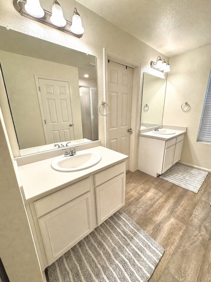 4758 Kittredge St #6 - Photo 6 of 16