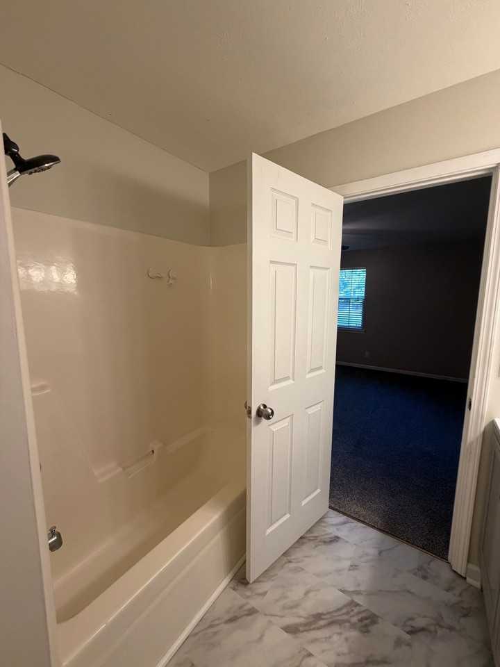 3633 Thomasville Rd - Photo 5 of 12