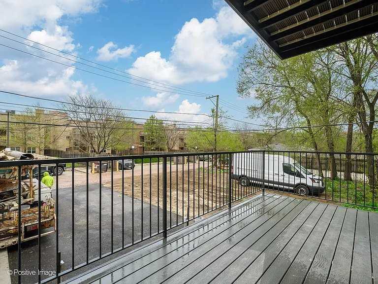 3944 S Indiana Ave #2R - Photo 2 of 7