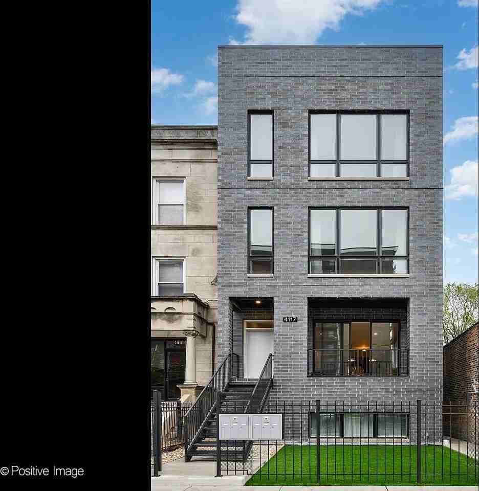 3944 S Indiana Ave #2R - Photo 3 of 7