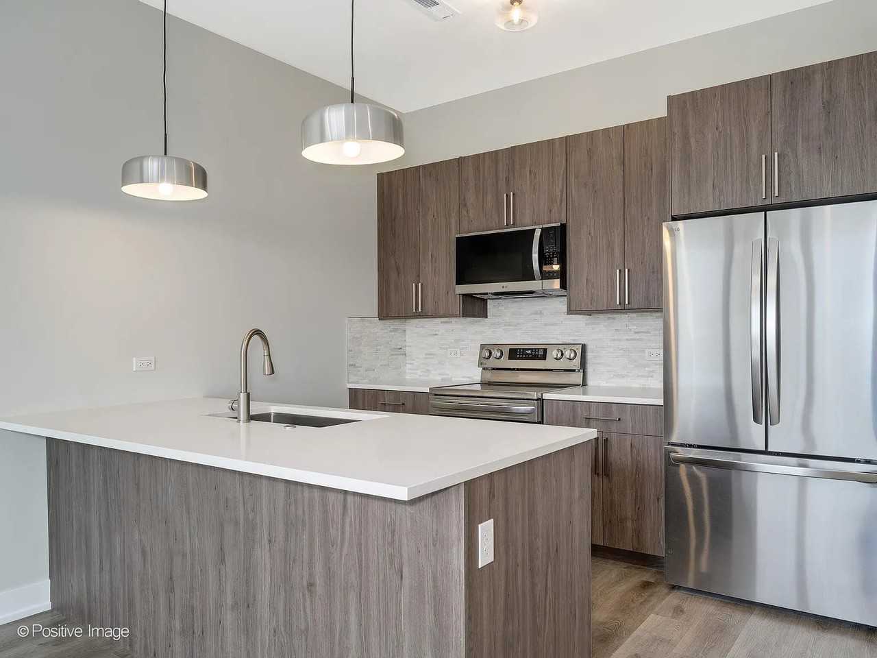 3944 S Indiana Ave #2R - Photo 4 of 7