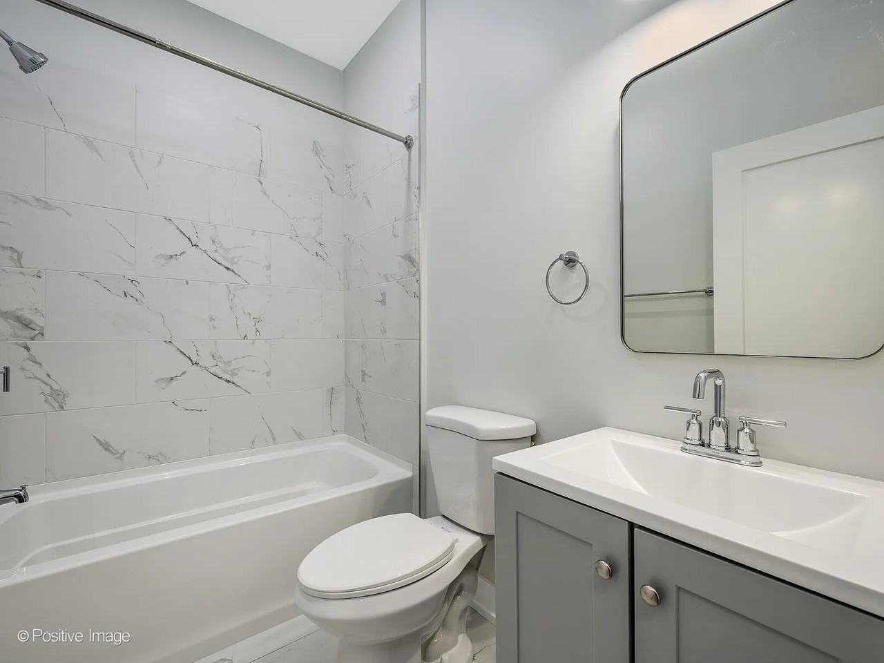 3944 S Indiana Ave #2R - Photo 5 of 7