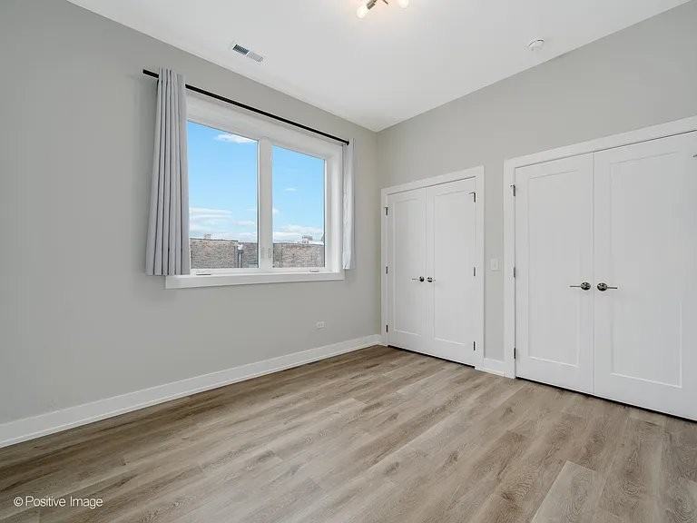 3944 S Indiana Ave #2R - Photo 6 of 7